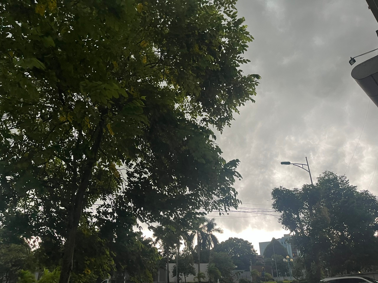 Từ tối 5/9, nhiều nơi ở Thanh Hoá có gió mạnh, mưa và sấm chớp