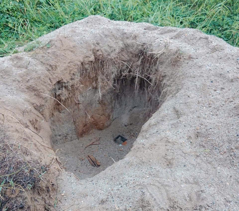 Phần mộ của ông H bị Lưu Thanh Nam đào Phần mộ của ông H bị Lưu Thanh Nam đào