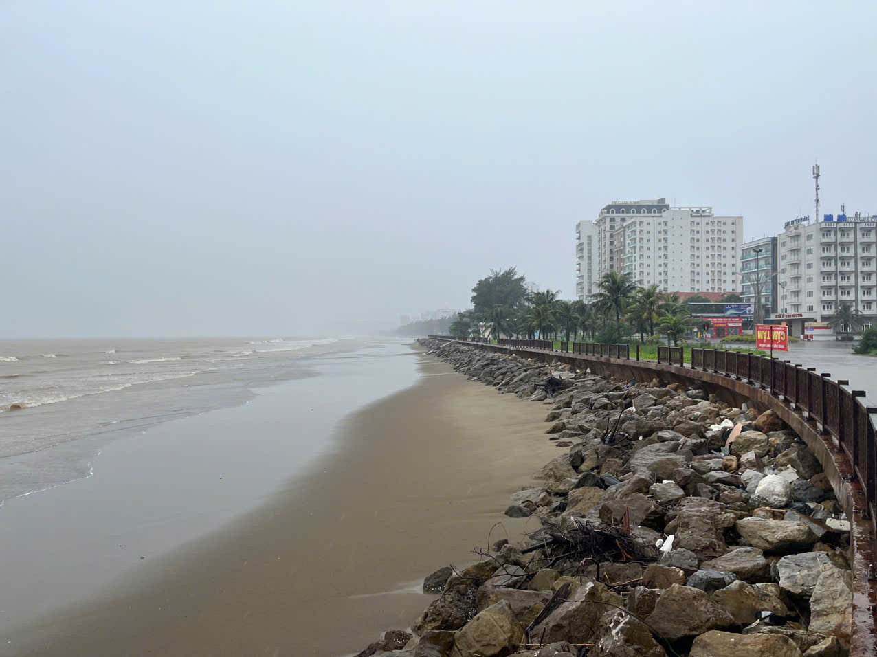 Biển Sầm Sơn lúc 13h50 ngày 7/9 Biển Sầm Sơn lúc 13h50 ngày 7/9