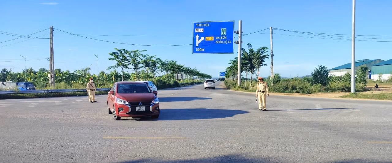 Lực lượng chức năng Thanh Hóa tăng cường lực lượng, đảm bảo trật tự an ninh, an toàn giao thông trong kỳ nghỉ lễ Quốc khánh 2/9/2024 Lực lượng chức năng Thanh Hóa tăng cường lực lượng, đảm bảo trật tự an ninh, an toàn giao thông trong kỳ nghỉ lễ Quốc khánh 2/9/2024