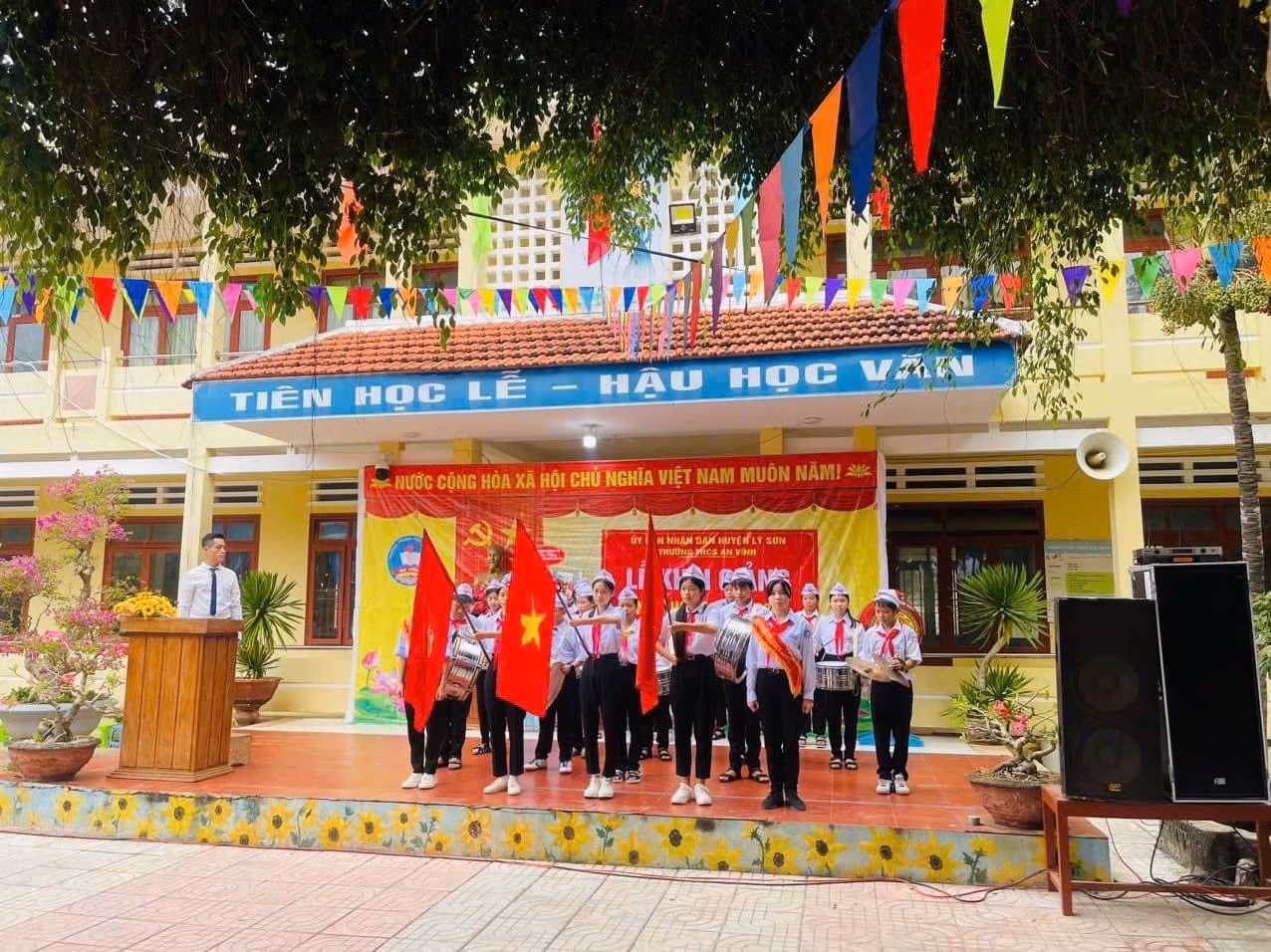 Hơn 23 triệu học sinh khai giảng năm học mới ảnh 85