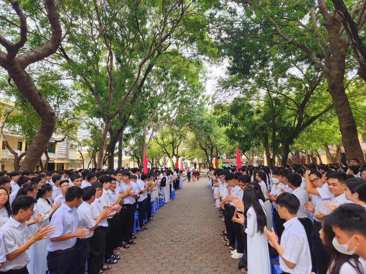Hơn 23 triệu học sinh khai giảng năm học mới ảnh 29