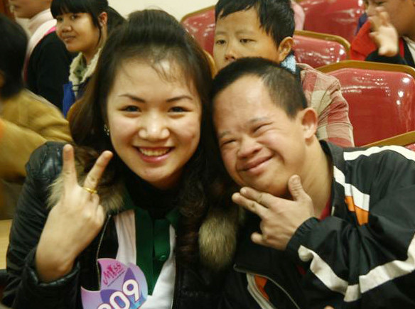 Nhiều thành viên tại Trung tâm rất thích chụp ảnh với các thí sinh Miss ITgo