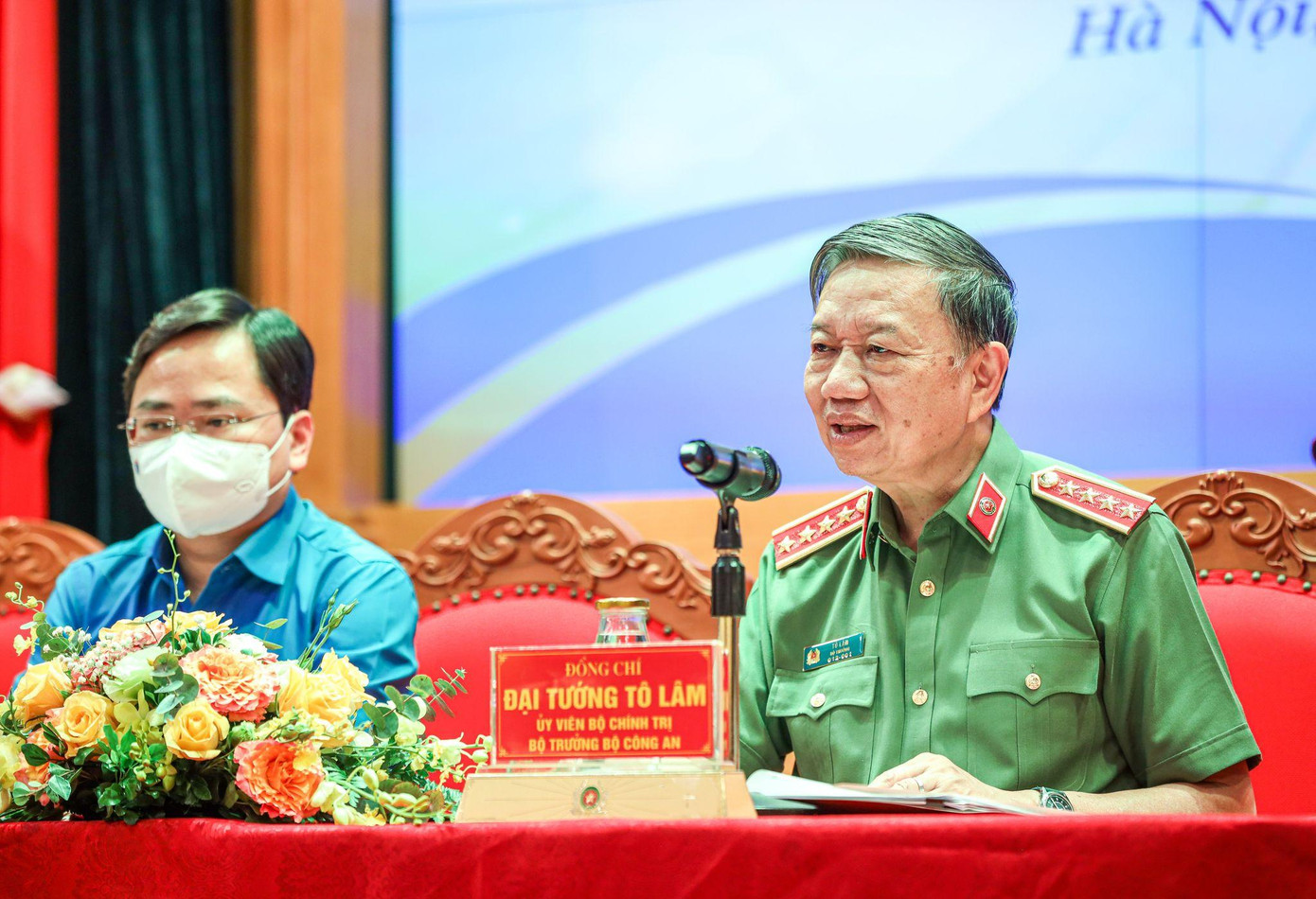 Bộ trưởng Bộ Công an Tô Lâm và anh Nguyễn Anh Tuấn, Bí thư thứ nhất Trung ương Đoàn TNCS Hồ Chí Minh tại buổi gặp mặt Bộ trưởng Bộ Công an Tô Lâm và anh Nguyễn Anh Tuấn, Bí thư thứ nhất Trung ương Đoàn TNCS Hồ Chí Minh tại buổi gặp mặt