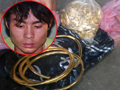 Lê Văn Luyện và tang vật vụ án. Lê Văn Luyện và tang vật vụ án