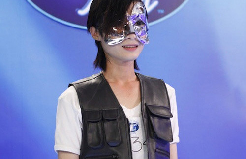 Quyết không tháo mặt nạ để xin vé vàng. Quyết không tháo mặt nạ để xin vé vàng