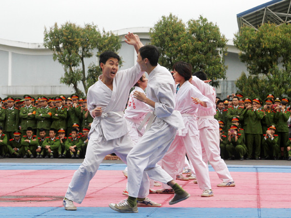 Biểu diễn đối kháng