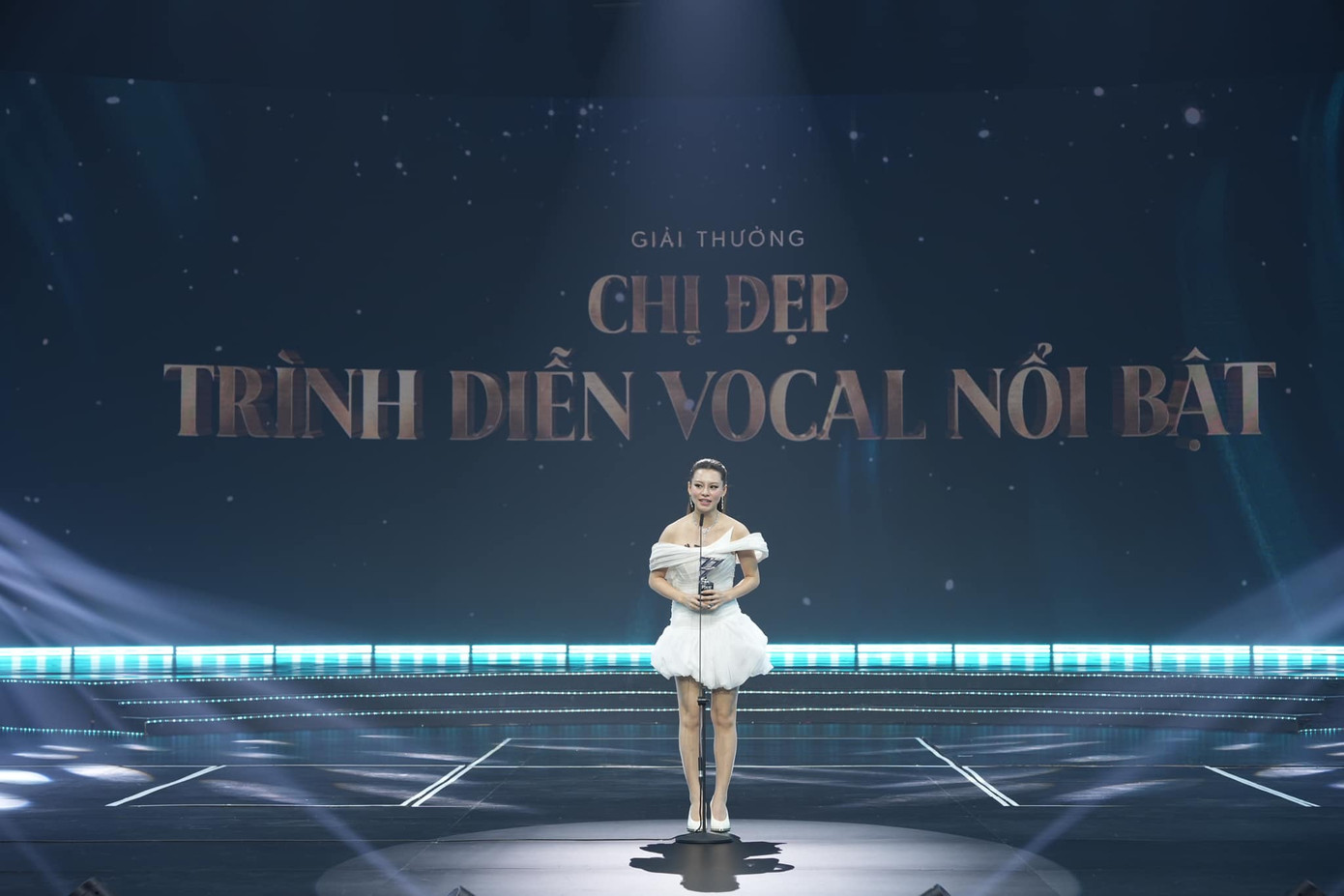 Stylist Long Ichi bày tỏ sự tiếc nuối vì chiếc váy Bùi Lan Hương mặc trong đêm Chung kết hoàn toàn không phải phong cách của chị. - Ảnh: FBNV