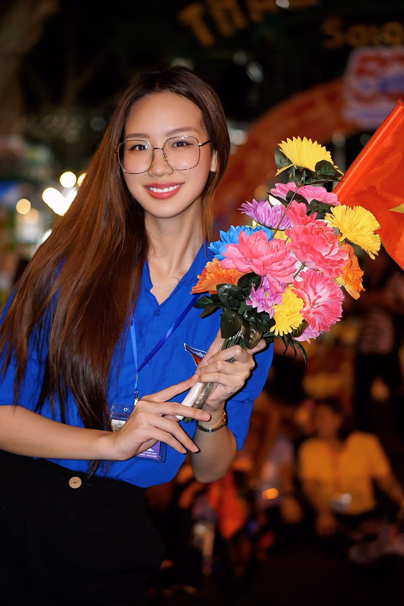 Hoa hậu Lê Nguyễn Bảo Ngọc chọn mặc chiếc áo Đoàn, đại diện cho thế hệ thanh niên yêu nước.