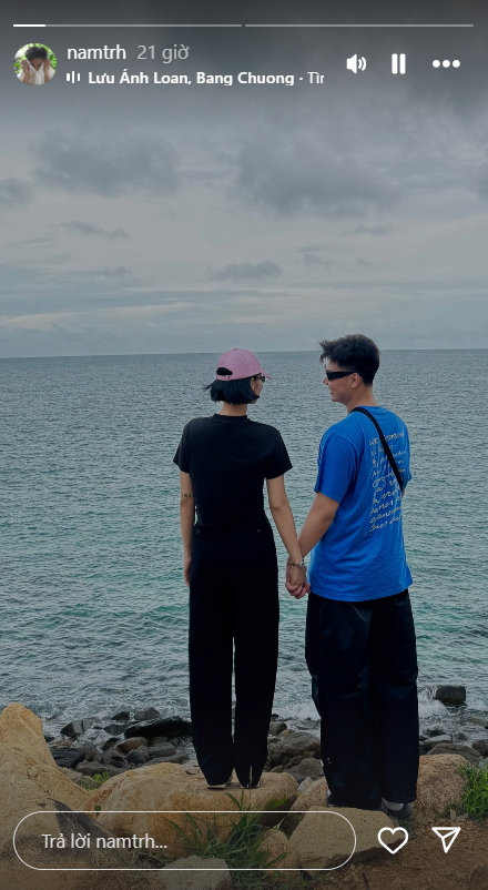 Giữa lúc đang vướng tin đồn đang hẹn hò cùng Miu Lê, Nam Vlog bất ngờ có hành động đáp lễ, công khai nắm tay cùng "nửa kia".