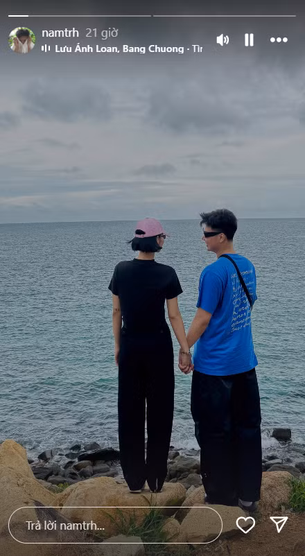 Giữa lúc đang vướng tin đồn đang hẹn hò cùng Miu Lê, Nam Vlog bất ngờ có hành động đáp lễ, công khai nắm tay cùng "nửa kia".