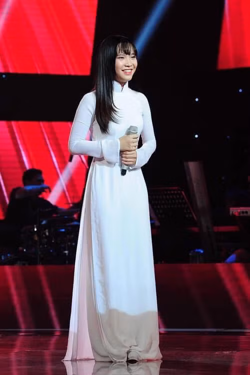 Bảo Uyên tại chương trình The Voice Vietnam - Giọng Hát Việt 2015.