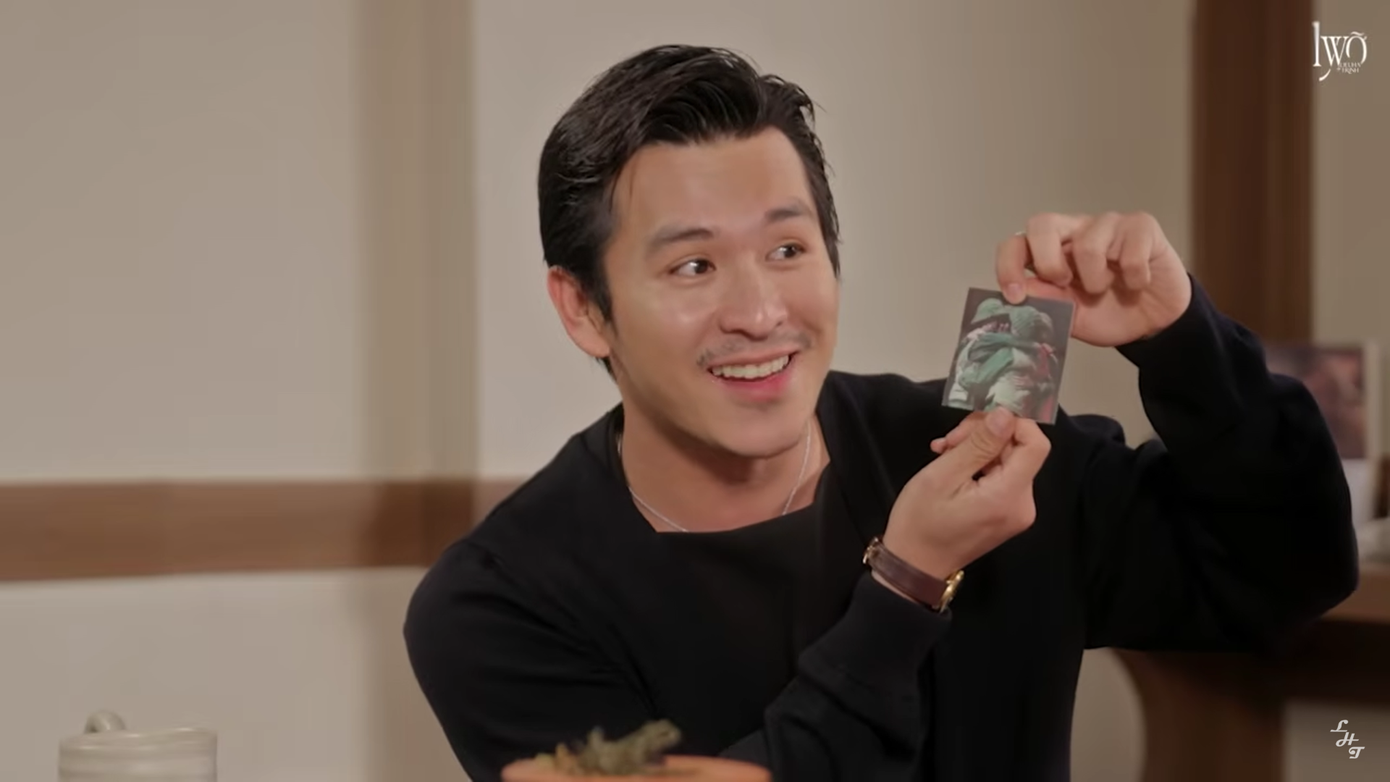 Thiên Minh dành tình cảm đặc biệt cho ca khúc Áo Mùa Đông - Trở Về, trình diễn cùng Nhà Xương Rồng. Thiên Minh dành tình cảm đặc biệt cho ca khúc Áo Mùa Đông - Trở Về, trình diễn cùng Nhà Xương Rồng.