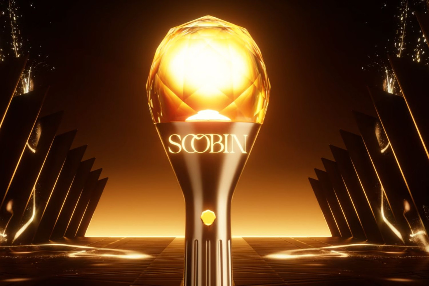 &quot;Gậy phát sáng&quot; của KINGDOM được thiết kế theo hình dáng một chiếc micro, mang ý nghĩa gắn bó không rời người nghệ sĩ.