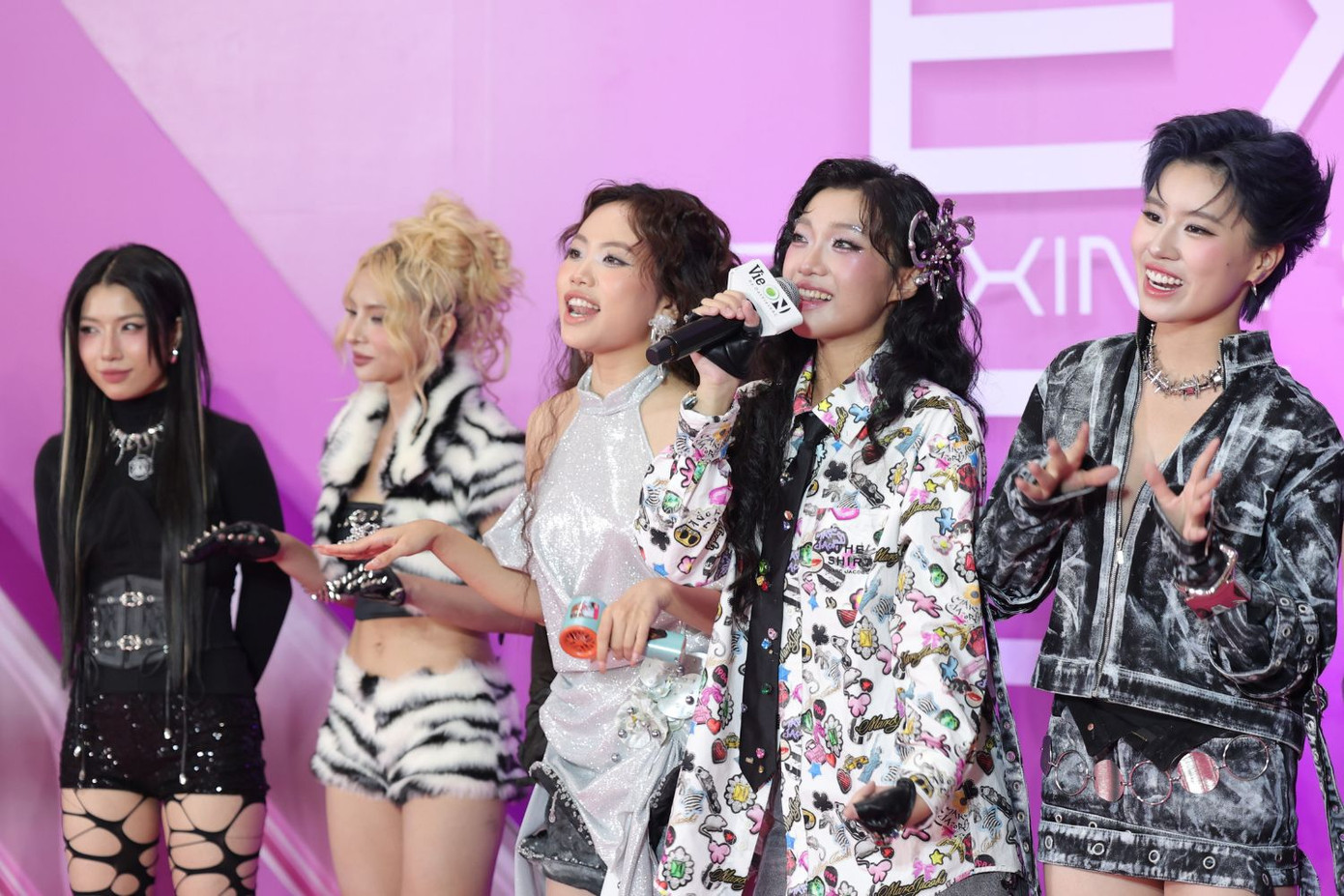 Yeolan, Mai Quiin, Phương Mỹ Chi, Chi Xê, Pháo tỏa sáng tại thảm đỏ Em Xinh "Say Hi".