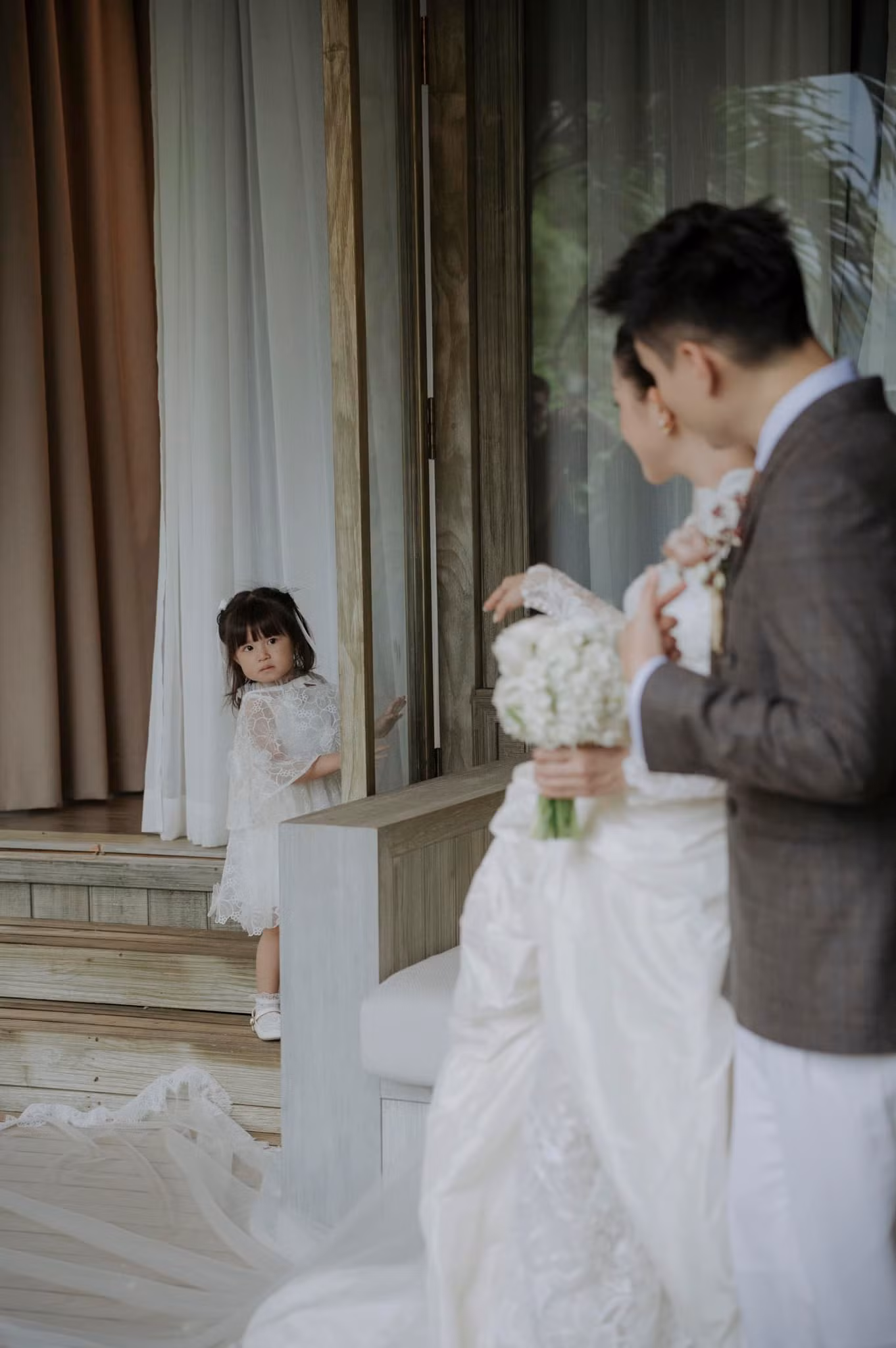 Biểu cảm "có vẻ không hài lòng lắm" của Pam nhận về "bão haha".