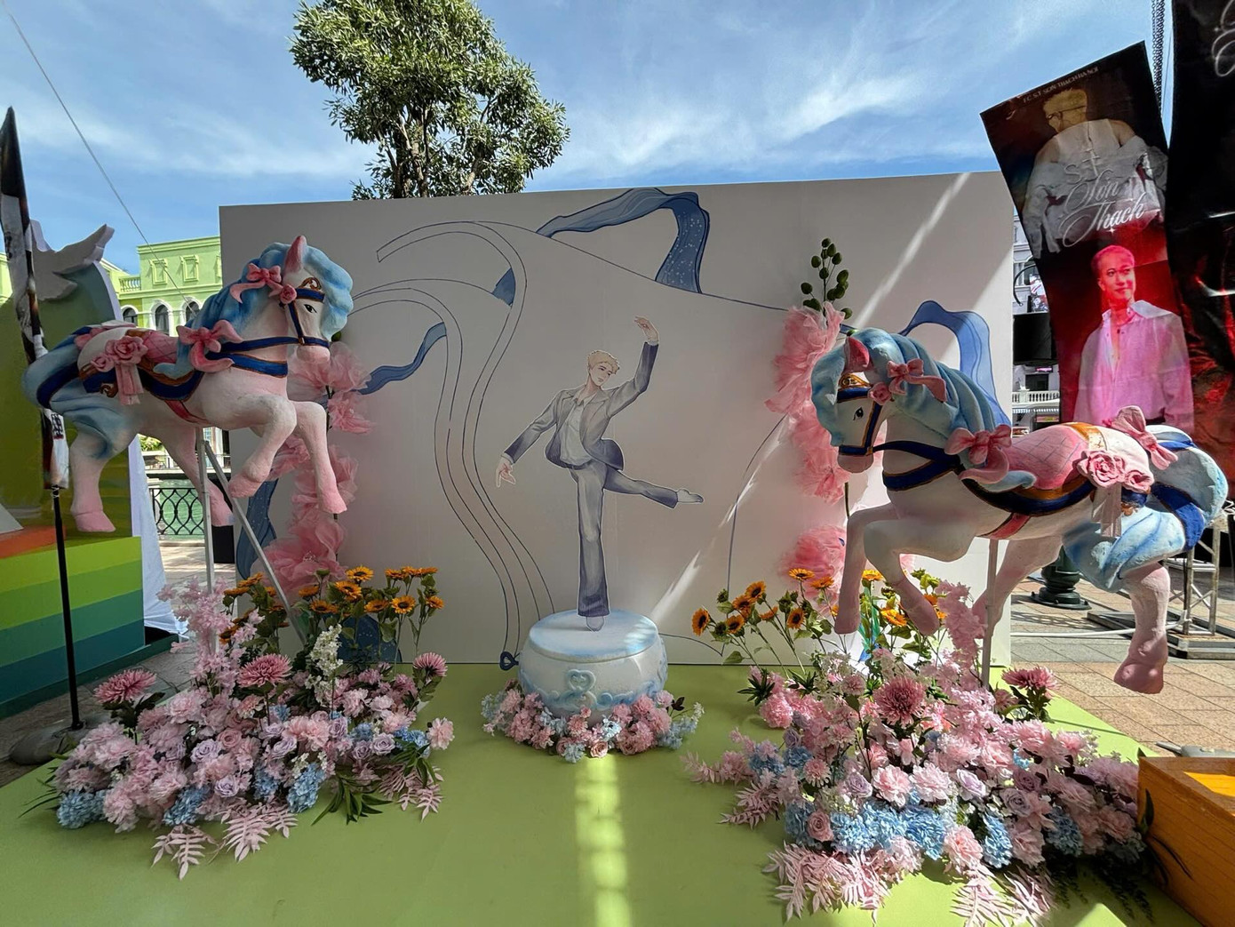 S.T Sơn Thạch chia sẻ: "Nay S.T sẽ ra 2 booth cùng B.O.F và booth cá nhân. Các bạn nào nay không đi được cũng đừng buồn nhé. Chúng ta còn nhìu cơ hội gặp nhau lắm". - Ảnh: Threads @fcs.tsonthachhanoi S.T Sơn Thạch chia sẻ: "Nay S.T sẽ ra 2 booth cùng B.O.F và booth cá nhân. Các bạn nào nay không đi được cũng đừng buồn nhé. Chúng ta còn nhìu cơ hội gặp nhau lắm". - Ảnh: Threads @fcs.tsonthachhanoi