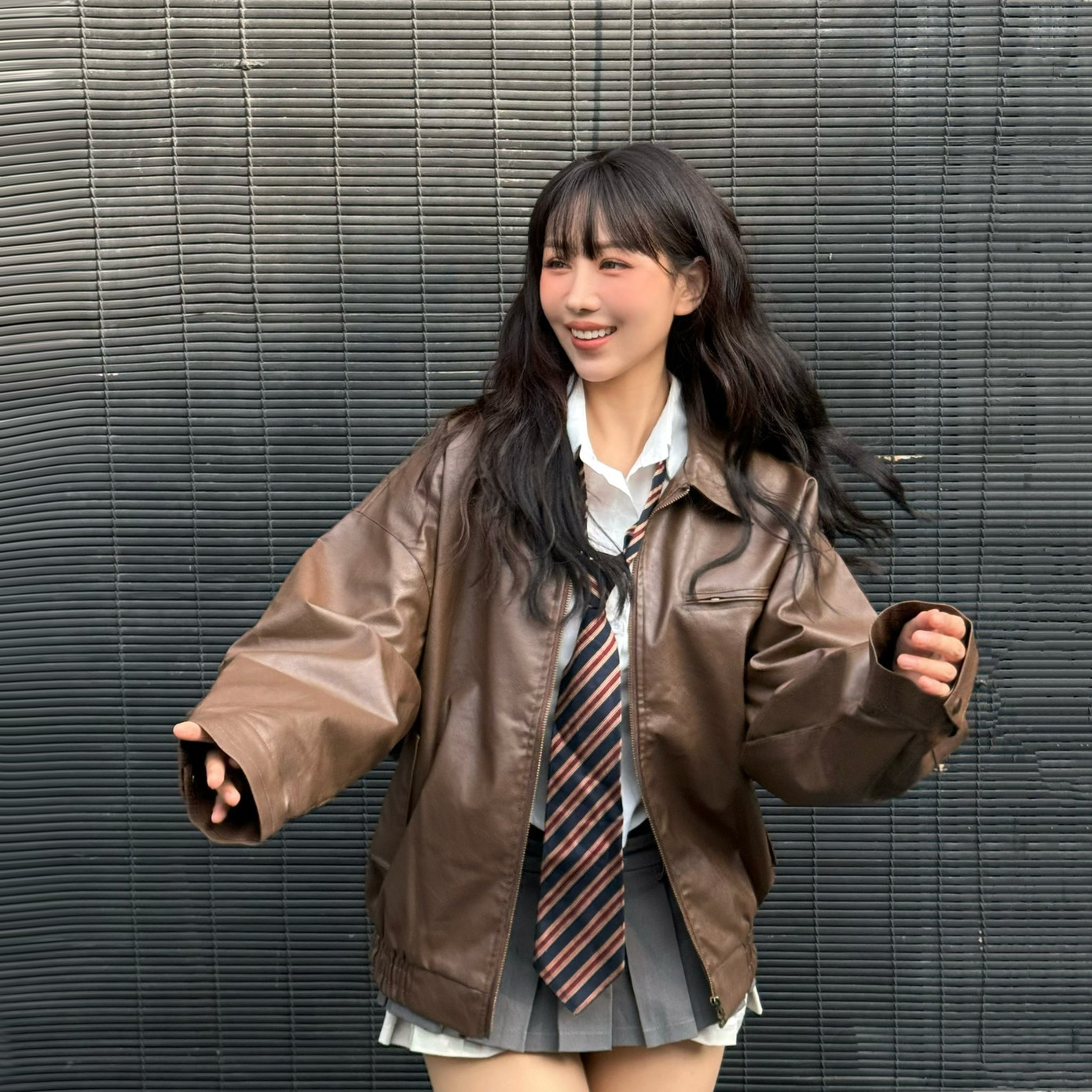 MIN từng "phủ sóng" thị trường âm nhạc Việt với loạt bản hit như Ghen, Có Em Chờ, Đừng Yêu Nữa Em Mệt Rồi, Vì Yêu Cứ Đâm Đầu, Trên Tình Bạn Dưới Tình Yêu. MIN từng "phủ sóng" thị trường âm nhạc Việt với loạt bản hit như Ghen, Có Em Chờ, Đừng Yêu Nữa Em Mệt Rồi, Vì Yêu Cứ Đâm Đầu, Trên Tình Bạn Dưới Tình Yêu.