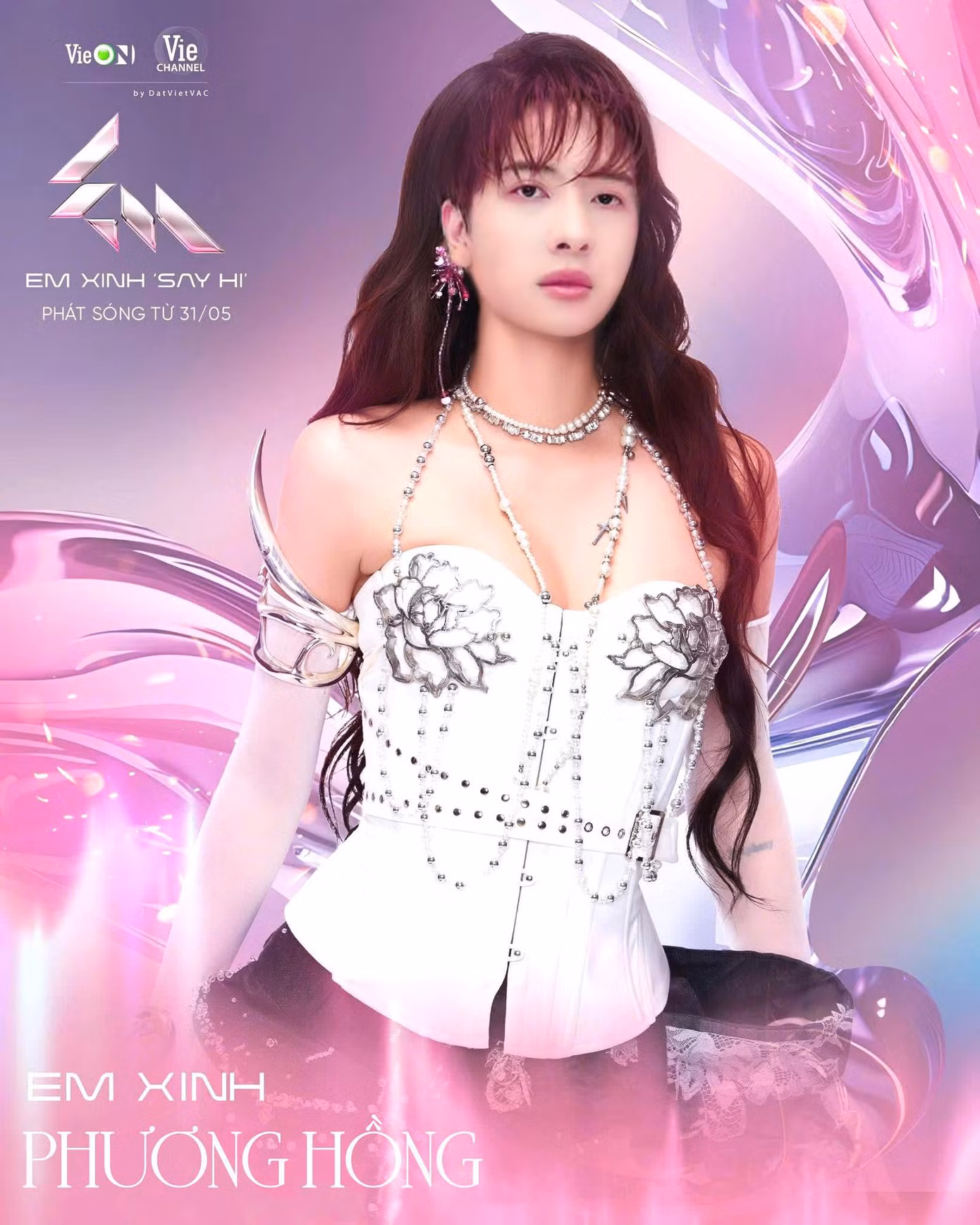 NICKY tranh suất "em xinh" thứ 31 với nghệ danh Phương Hồng. NICKY tranh suất "em xinh" thứ 31 với nghệ danh Phương Hồng.