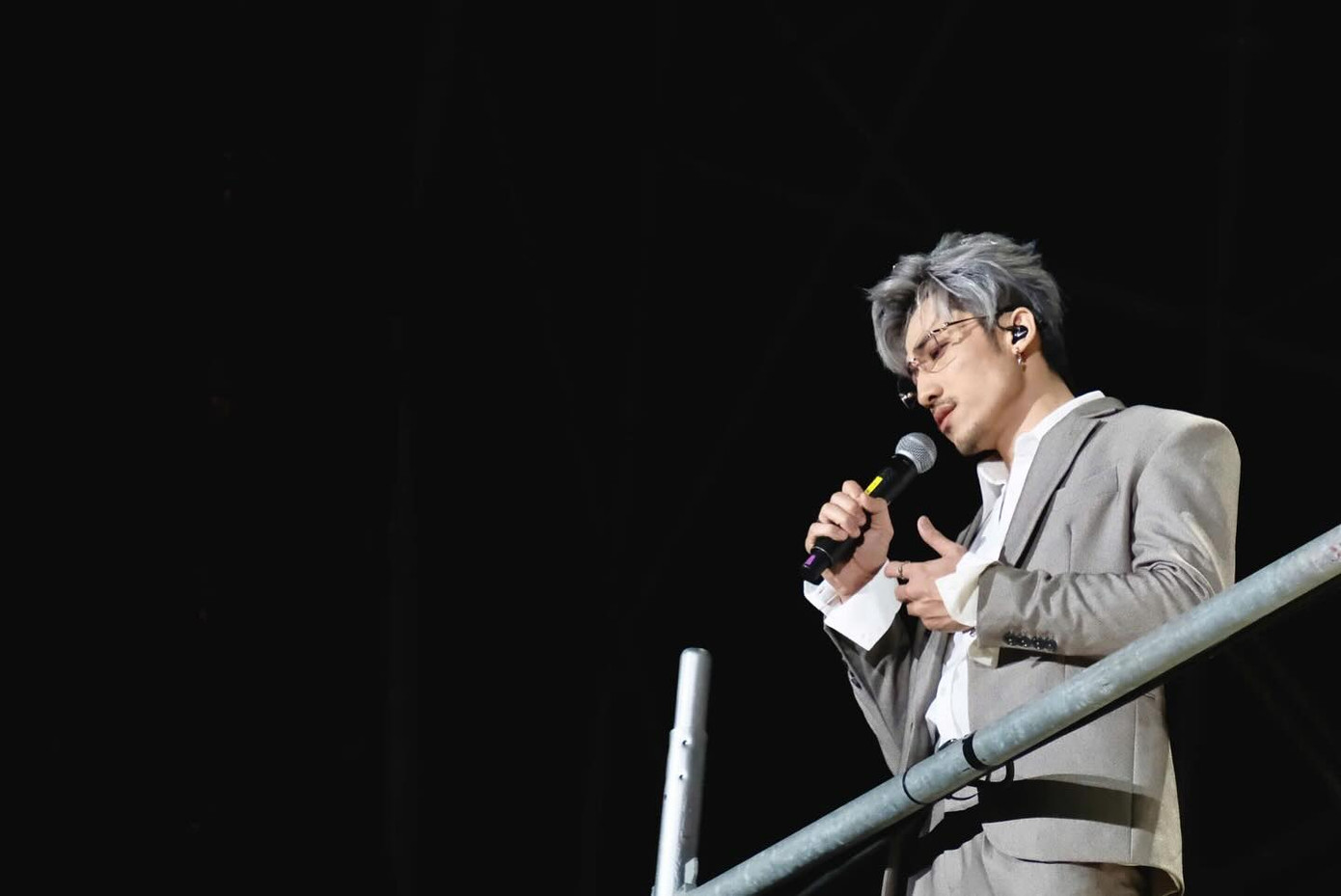 Bên cạnh diễn xuất, Liên Bỉnh Phát còn sở hữu giọng hát dày, ấm và phong cách trình diễn sân khấu tự tin, ấn tượng khi tham gia ATVNCG. Bên cạnh diễn xuất, Liên Bỉnh Phát còn sở hữu giọng hát dày, ấm và phong cách trình diễn sân khấu tự tin, ấn tượng khi tham gia ATVNCG.