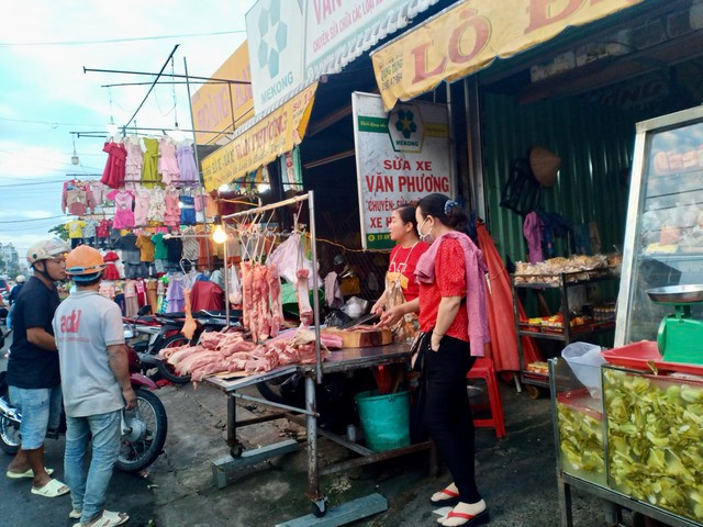 Công nhân thấp thỏm lo lương tăng 1 đồng, giá tăng 2 đồng