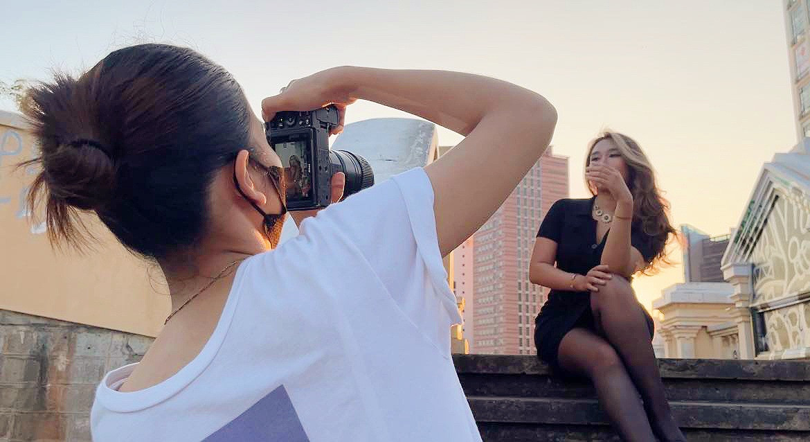 Công việc của chị Phúc bị ảnh hưởng do nắng gắt kéo dài (Ảnh: Nhân vật cung cấp).