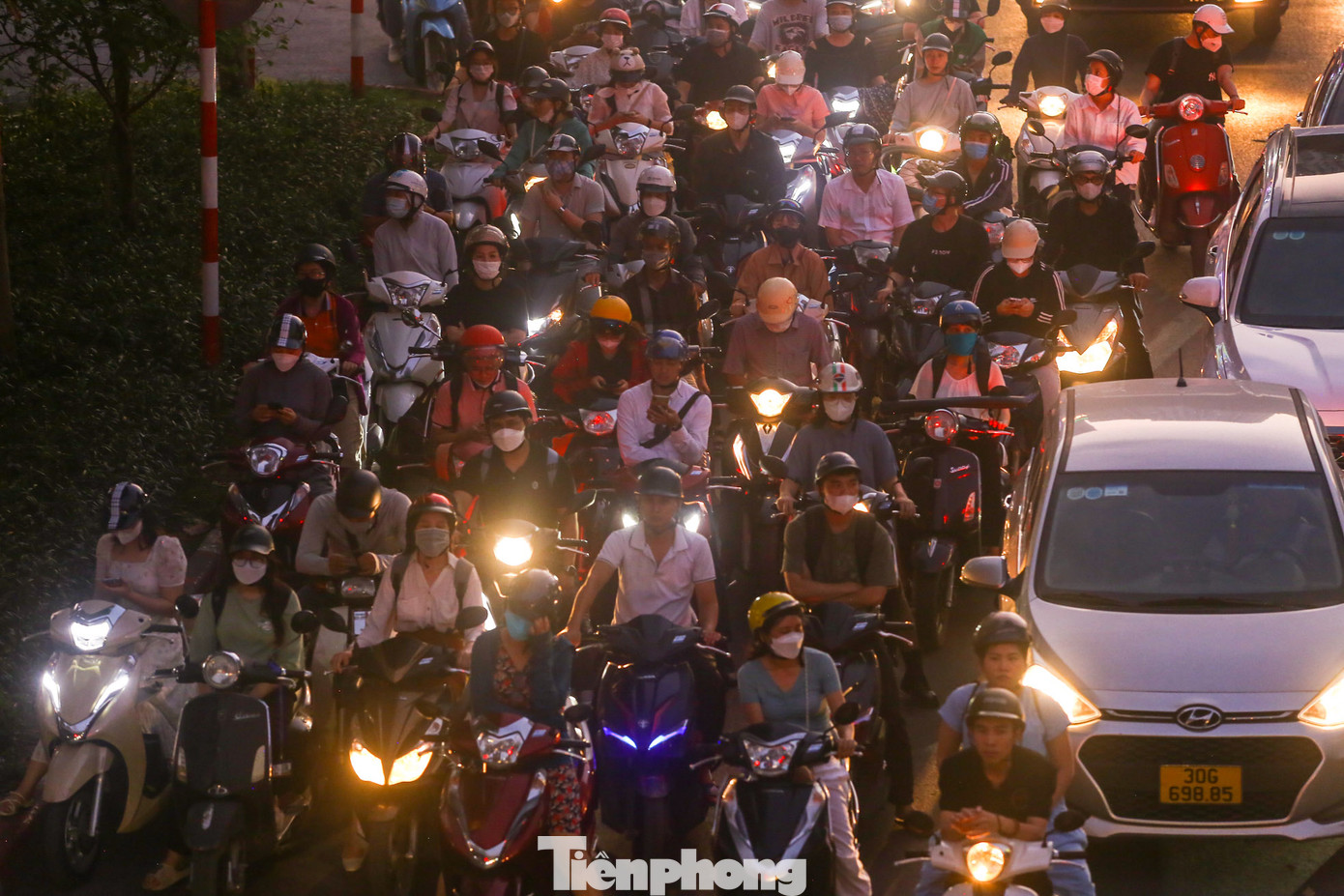 Nhiều người tỏ ra khá mệt mỏi khi mất hàng giờ đồng hồ để thoát ra khỏi cảnh tắc đường.