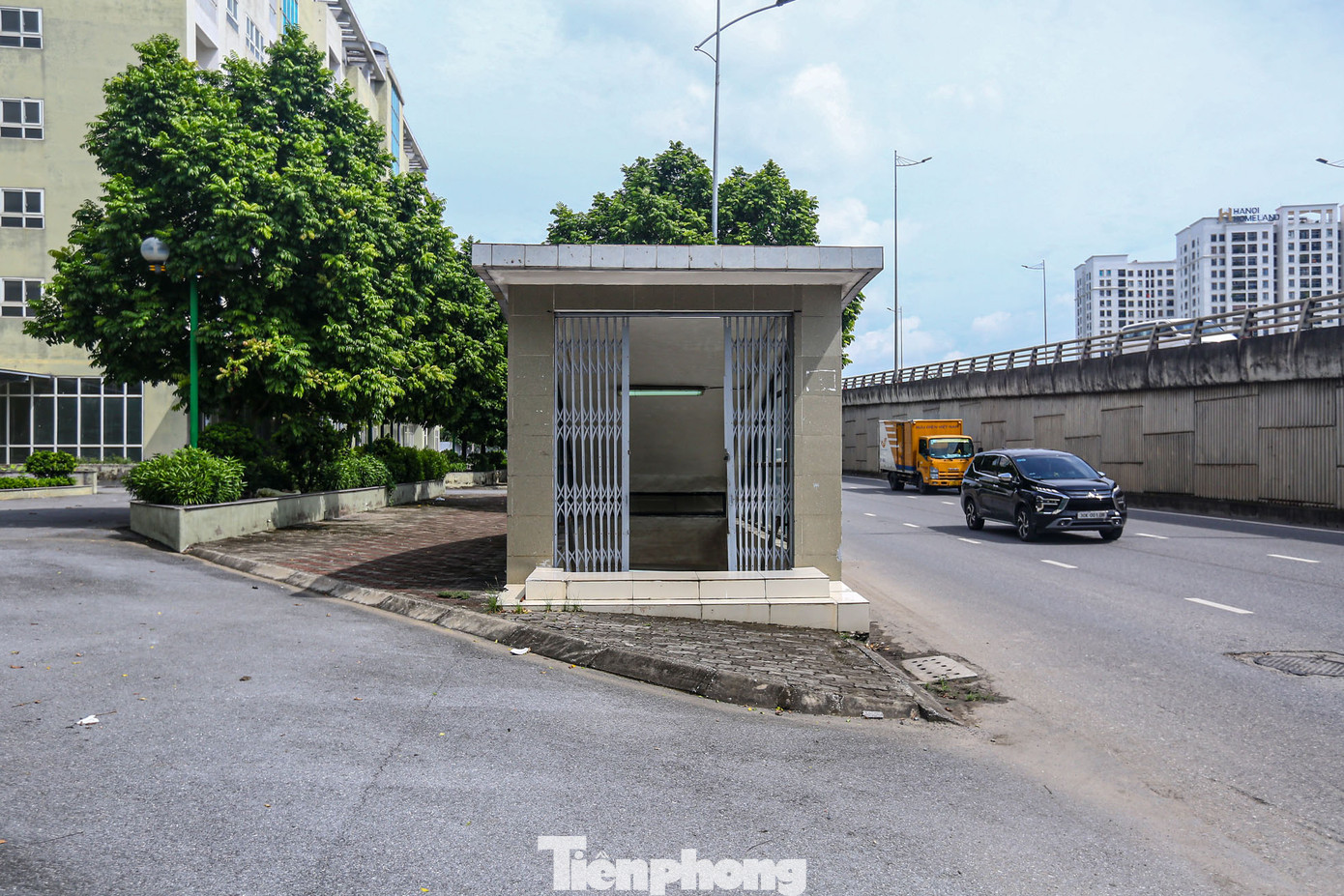 Quang cảnh phía trên vô cùng vắng vẻ, ít người sinh hoạt.