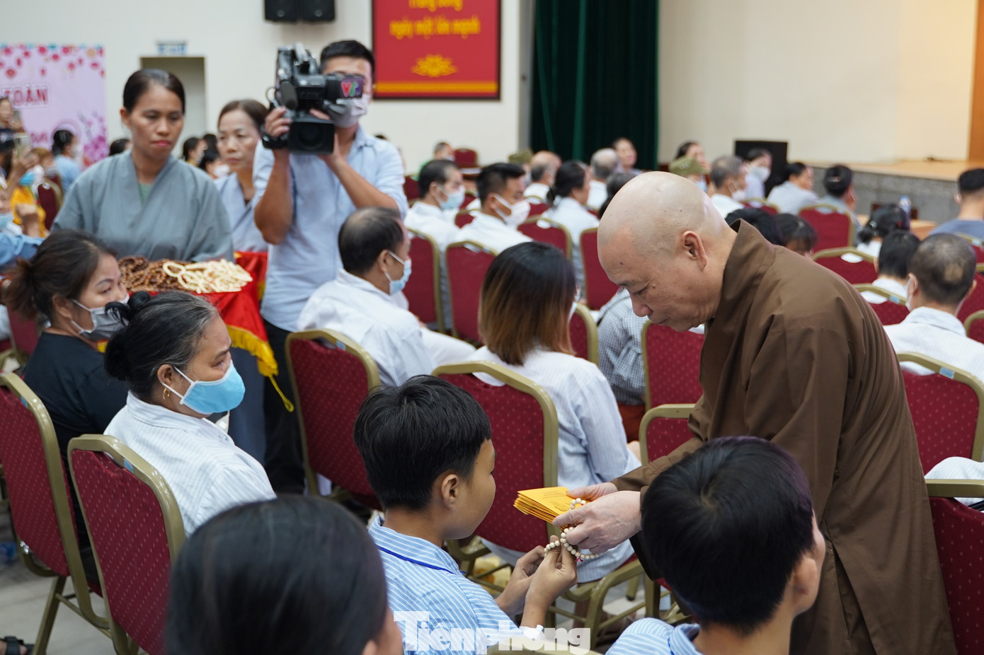 Buổi lễ hôm nay có khoảng 300 bệnh nhân tham dự.