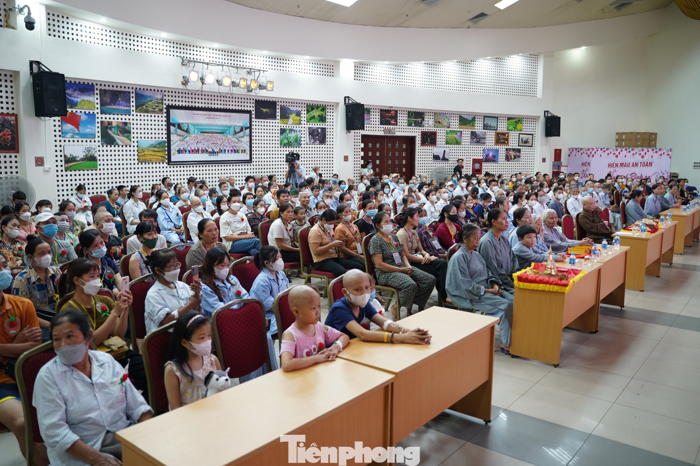 Ngày 22/8, Viện Huyết học - Truyền máu Trung ương (quận Cầu Giấy, Hà Nội) kết hợp cùng các Phật tử chùa Bằng (Hà Nội) tổ chức "Vu lan -Mùa hiếu hạnh" cho các bệnh nhân. Hòa thượng Thích Bảo Nghiêm, Phó chủ tịch Hội đồng Trị sự, Trưởng ban Hoằng pháp Trung ương, Trưởng ban Trị sự GHPGVN TP Hà Nội đã đến chia sẻ, gặp gỡ và động viên tinh thần hàng trăm bệnh nhân đang điều trị tại đây.