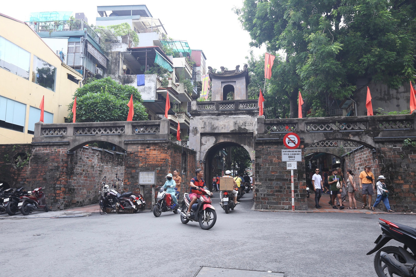 Ô Quan Chưởng, cửa ô duy nhất còn sót lại của kinh thành xưa, được công nhận là di tích lịch sử năm 1995.