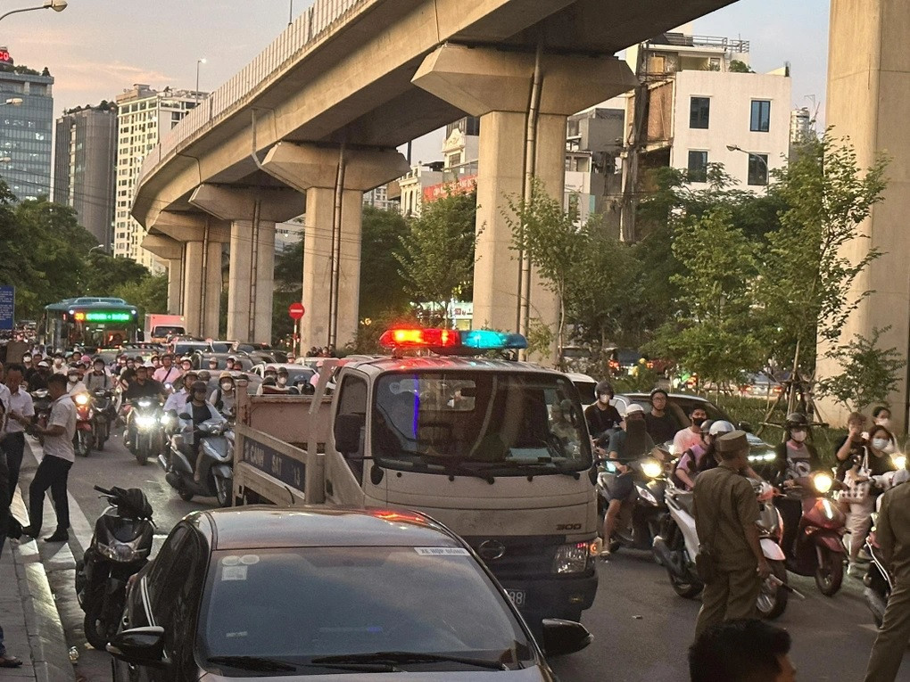 Vụ tai nạn khiến giao thông qua khu vực ùn ứ nghiêm trọng (Ảnh: Nguyễn Hải).
