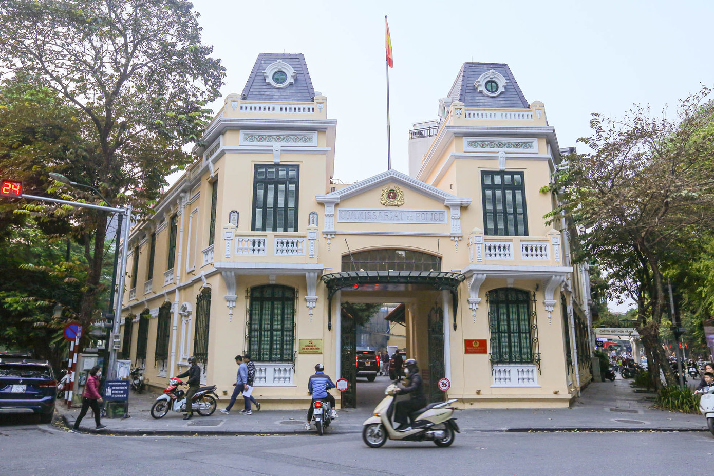 Tòa nhà Sở Cảnh sát Trung ương thời kỳ Pháp thuộc xây dựng năm 1915, nay là Trụ sở Công an quận Hoàn Kiếm vẫn giữ được những nét kiến trúc độc đáo.