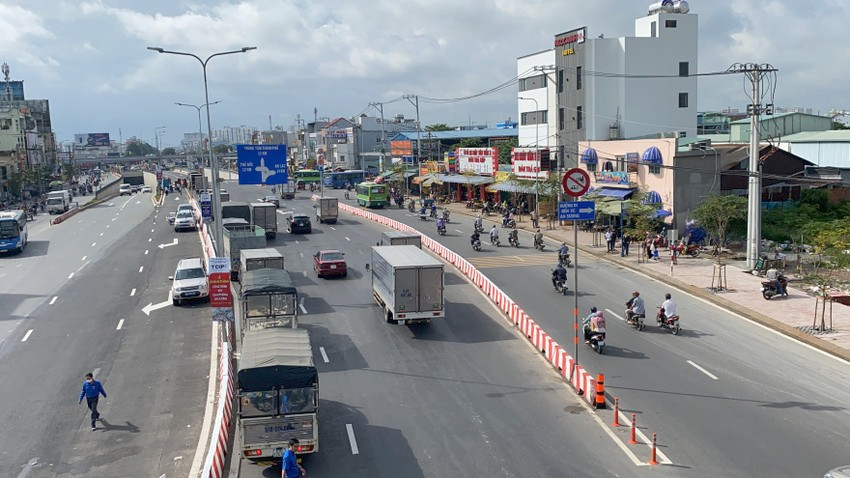 Quốc lộ 22 được mở rộng sẽ tăng cường kết nối với các huyện như Củ Chi, Hóc Môn và các tỉnh Bình Dương, Tây Ninh và nước bạn Campuchia. Quốc lộ 22 được mở rộng sẽ tăng cường kết nối với các huyện như Củ Chi, Hóc Môn và các tỉnh Bình Dương, Tây Ninh và nước bạn Campuchia.