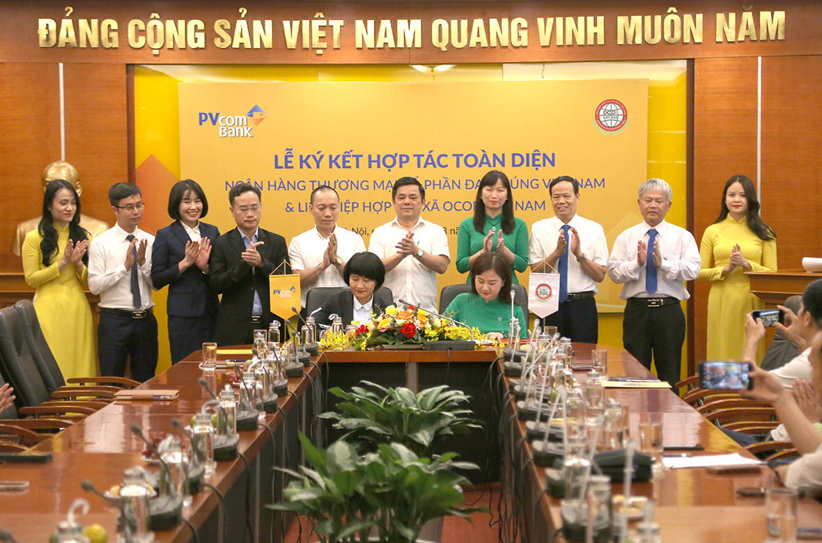 PVcomBank và OCOP cam kết mang lại giá trị tốt nhất cho khách hàng và cộng đồng PVcomBank và OCOP cam kết mang lại giá trị tốt nhất cho khách hàng và cộng đồng