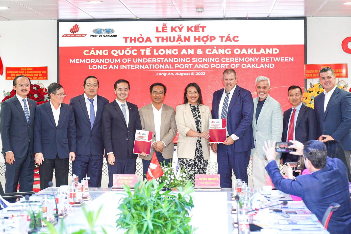 Cảng quốc tế Long An (Việt Nam) và cảng Oakland (Hoa Kỳ) ký kết bản ghi nhớ hợp tác
