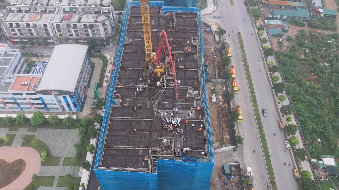 Dự án Khai Sơn City thực hiện nghi thức đầm bê tông trong lễ cất nóc 12/08 vừa qua.