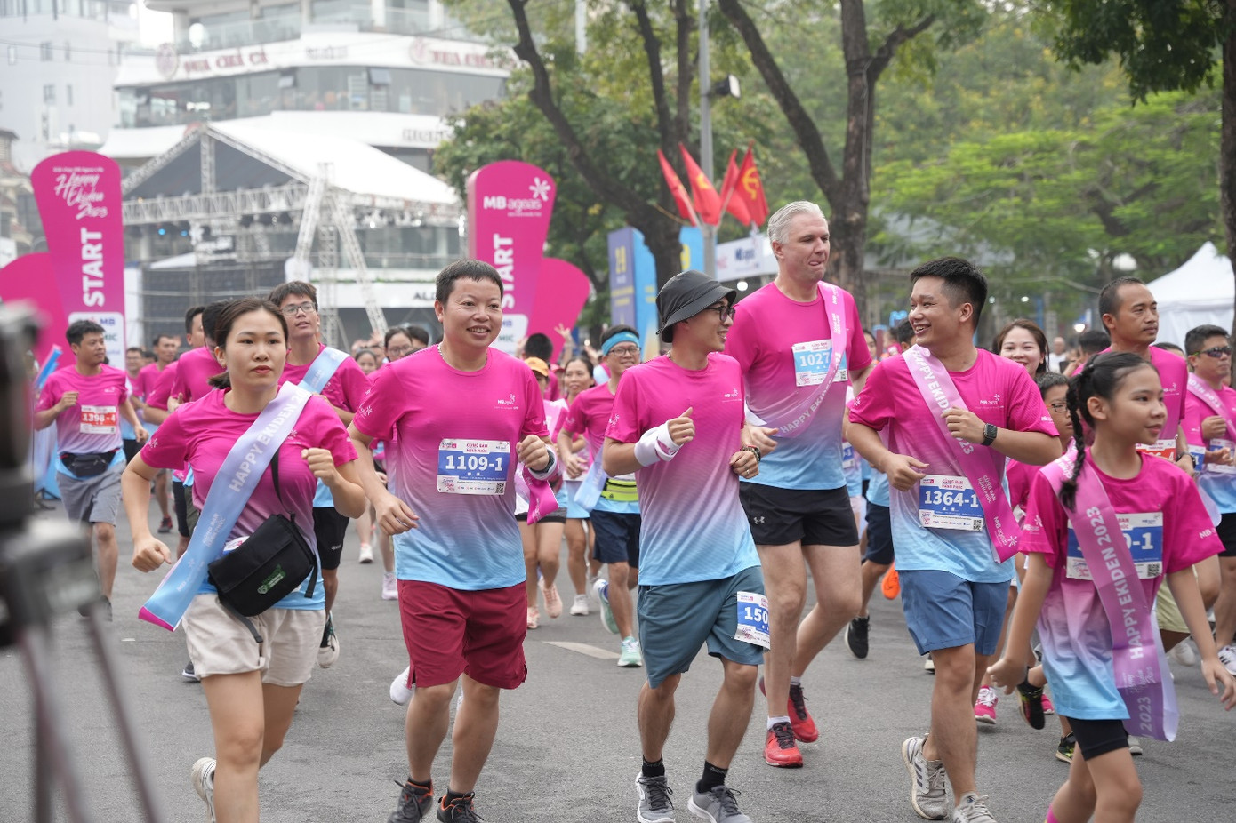 Giải chạy gây quỹ cho tổ chức Operation Smile, để phẫu thuật cho các trẻ em dị tật môi, hở hàm ếch