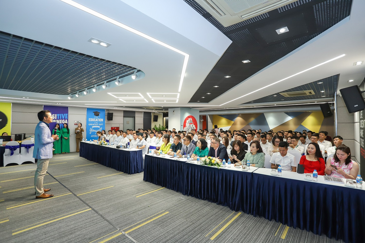 Shark Phạm Thanh Hưng đánh giá cao tiềm năng phát triển bền vững của thị trường BĐS thổ cư. Shark Phạm Thanh Hưng đánh giá cao tiềm năng phát triển bền vững của thị trường BĐS thổ cư.