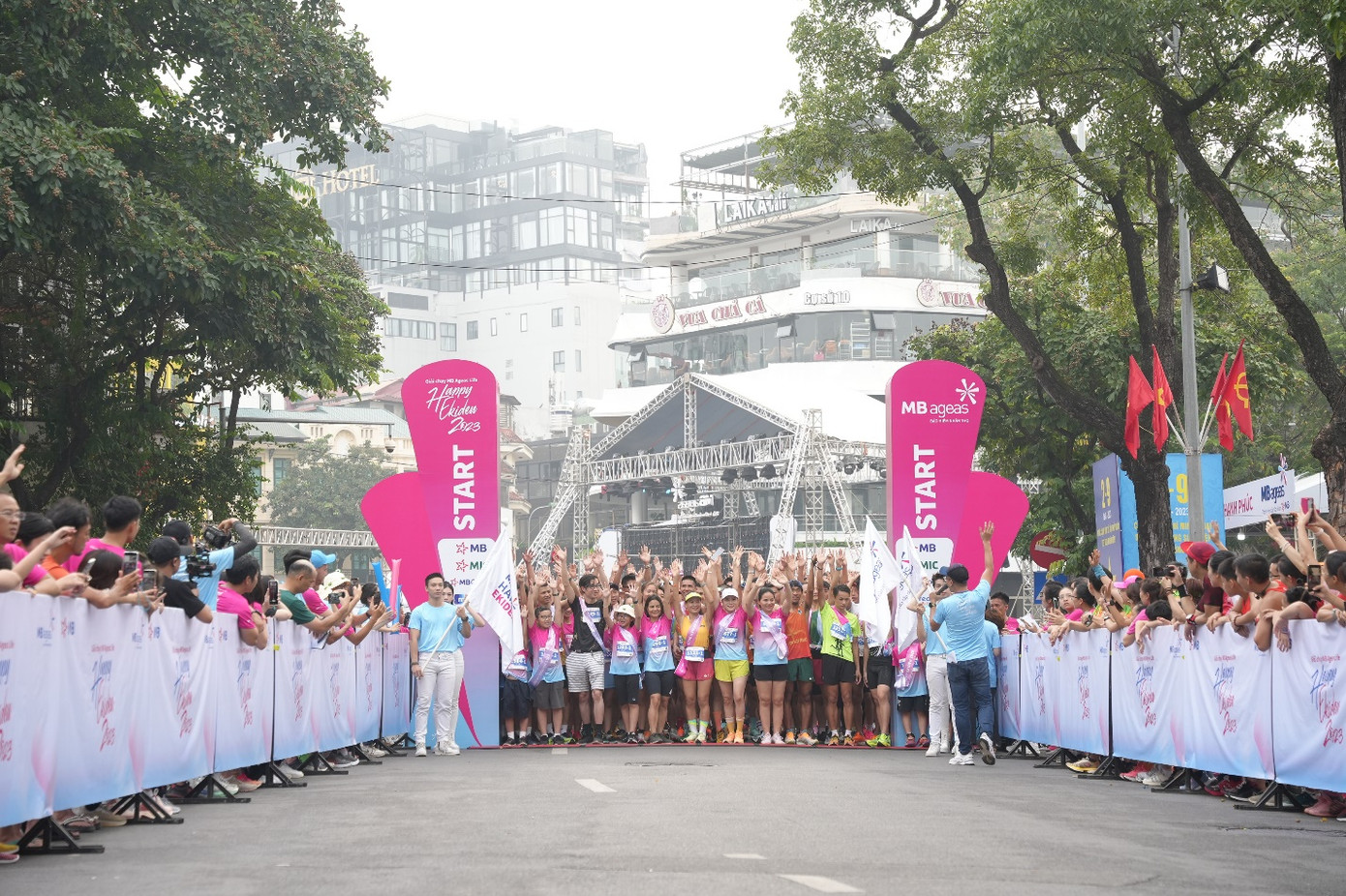 Giải chạy thu hút sự tham gia của 800 gia đình, với hơn 3000 người