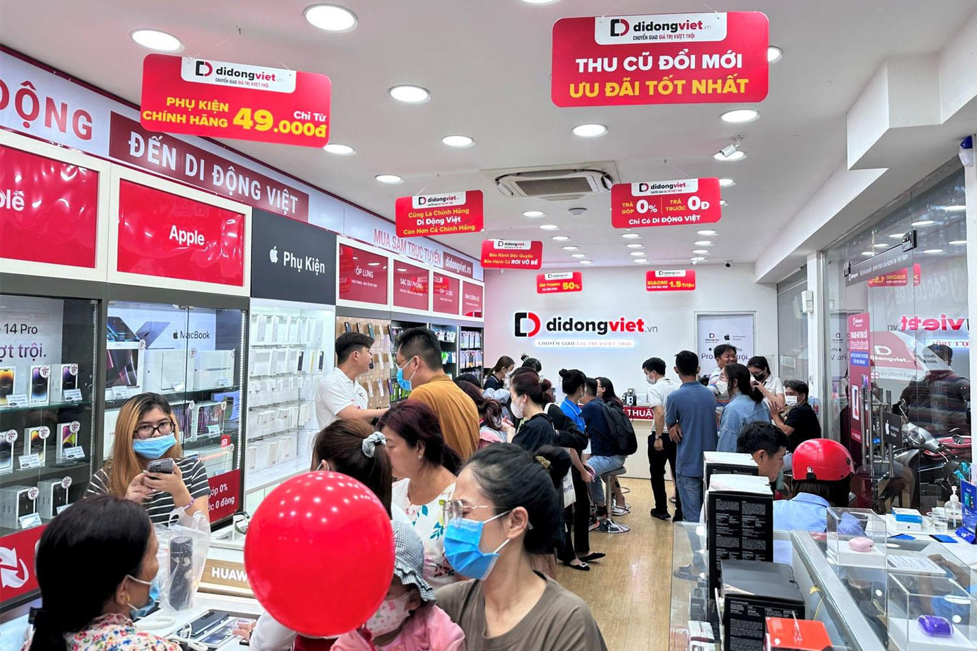 Khách hàng tin cậy mua OPPO Reno10 tại Di Động Việt