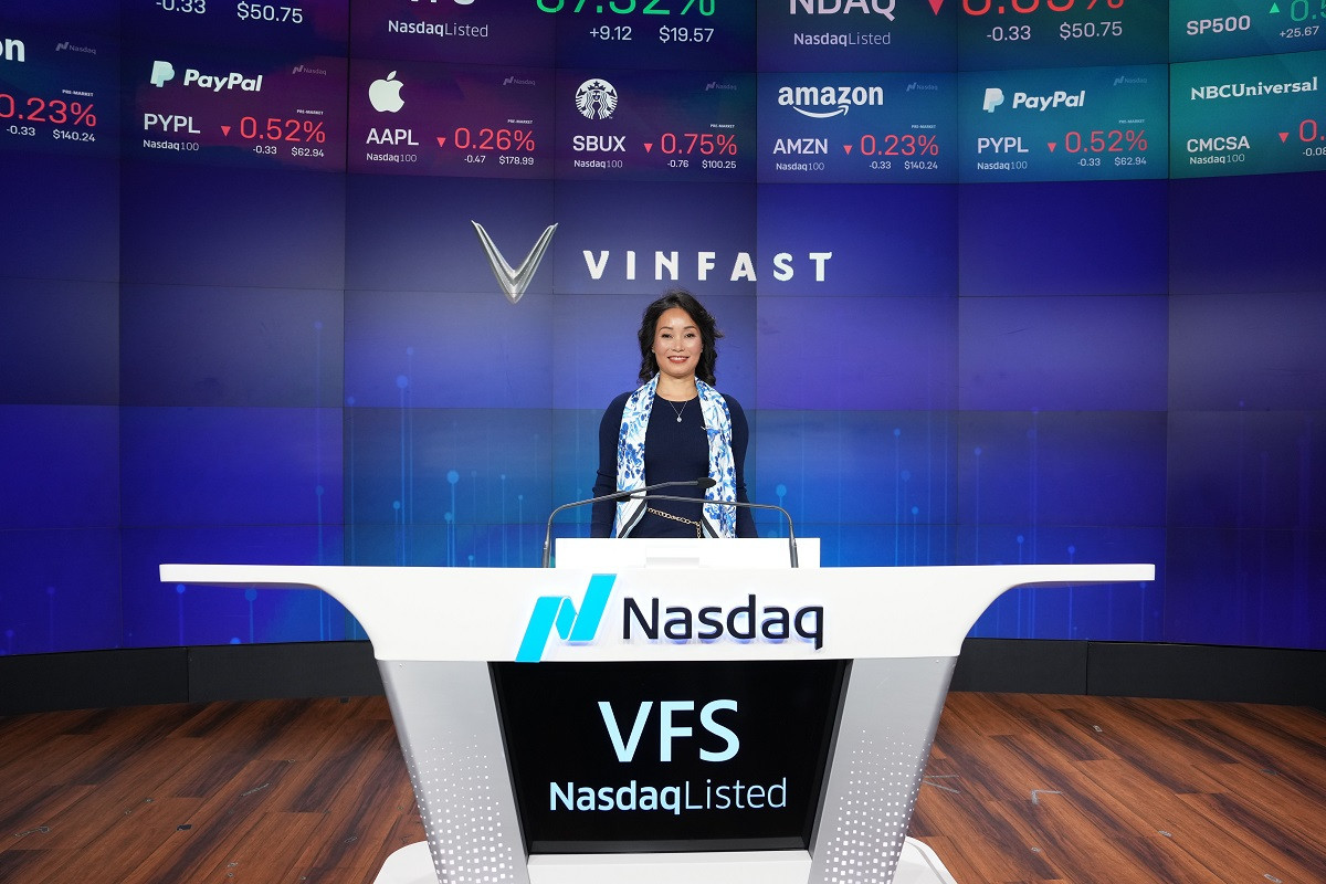 CEO Toàn cầu VinFast – Bà Lê Thị Thu Thủy tại lễ rung chuông ở Nasdaq. CEO Toàn cầu VinFast – Bà Lê Thị Thu Thủy tại lễ rung chuông ở Nasdaq.
