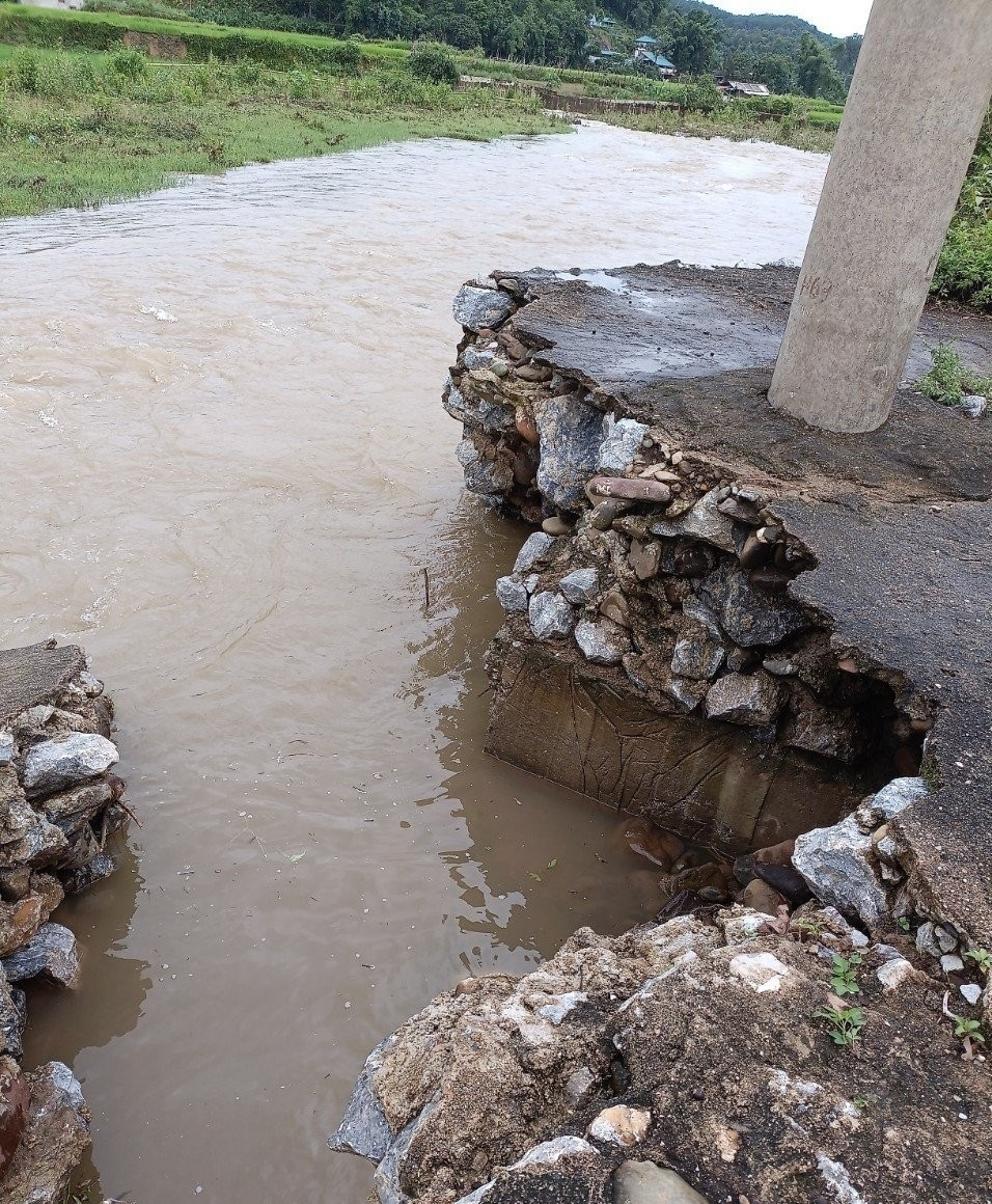 Móng cột điện tại Lai Châu bị sạt lở