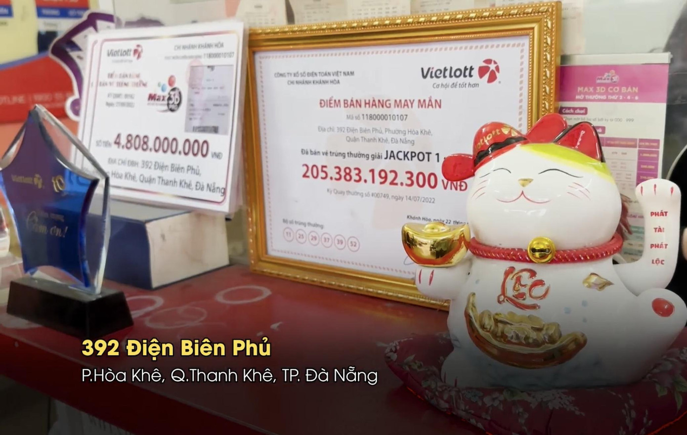 Chị Nhật là người bán tấm vé trúng Jackpot Power 6/55 trị giá 205 tỷ đồng tại Đà Nẵng và nhiều giải thưởng có giá trị khác. (Nguồn: Vietlott)