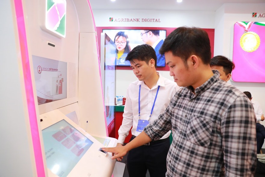 Khách hàng mở tài khoản và sử dụng dịch vụ Ngân hàng số - Agribank Digital của Agribank