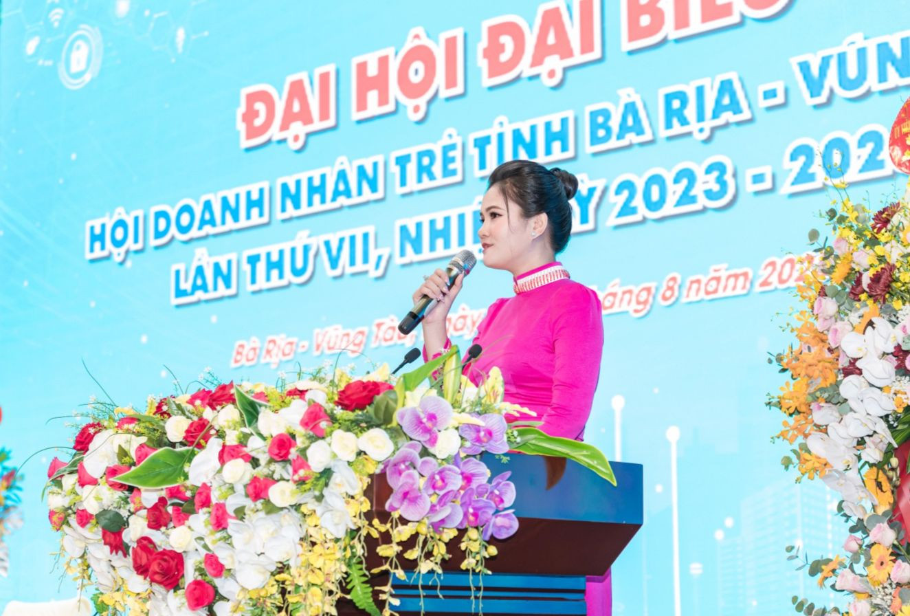 MC Thái Phương Thảo dẫn chương trình trong chuỗi sự kiện kỉ niệm 20 năm thành Hội Doanh nhân Trẻ tỉnh Bà Rịa - Vũng Tàu.