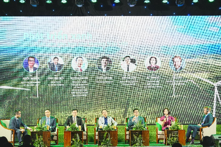 Đại diện Vinamilk (thứ 2 từ phải sang) chia sẻ tại tọa đàm về hành trình “xanh hóa” và “trẻ hóa” thương hiệu của Vinamilk - Ảnh: Mibrand Đại diện Vinamilk (thứ 2 từ phải sang) chia sẻ tại tọa đàm về hành trình “xanh hóa” và “trẻ hóa” thương hiệu của Vinamilk - Ảnh: Mibrand