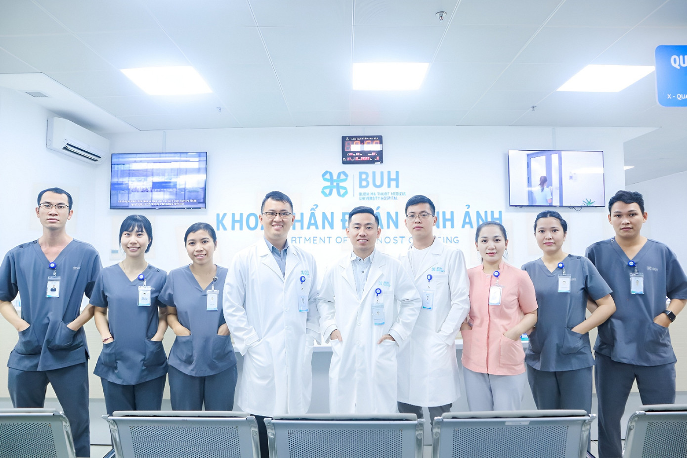 Các bác sĩ và điều dưỡng của Đơn vị Nội soi Bệnh viện ĐH Y Dược Buôn Ma Thuột