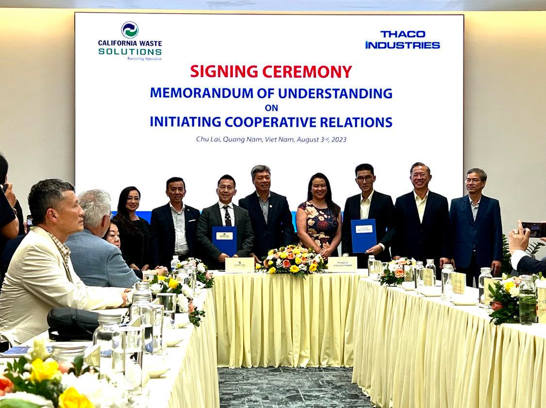 ông David Dương - Chủ tịch HĐQT kiêm Tổng giám đốc Công ty CWS và Công ty VWS ký kết thiết lập mối quan hệ giữa Thaco Industries