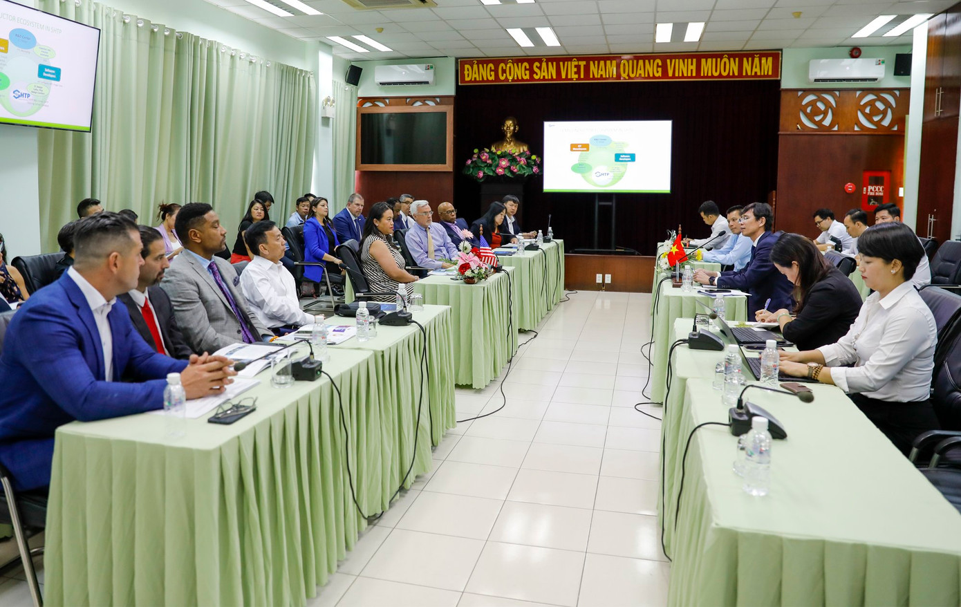Đoàn doanh nghiệp Hoa Kỳ làm việc tại Khu công nghệ cao TPHCM Đoàn doanh nghiệp Hoa Kỳ làm việc tại Khu công nghệ cao TPHCM